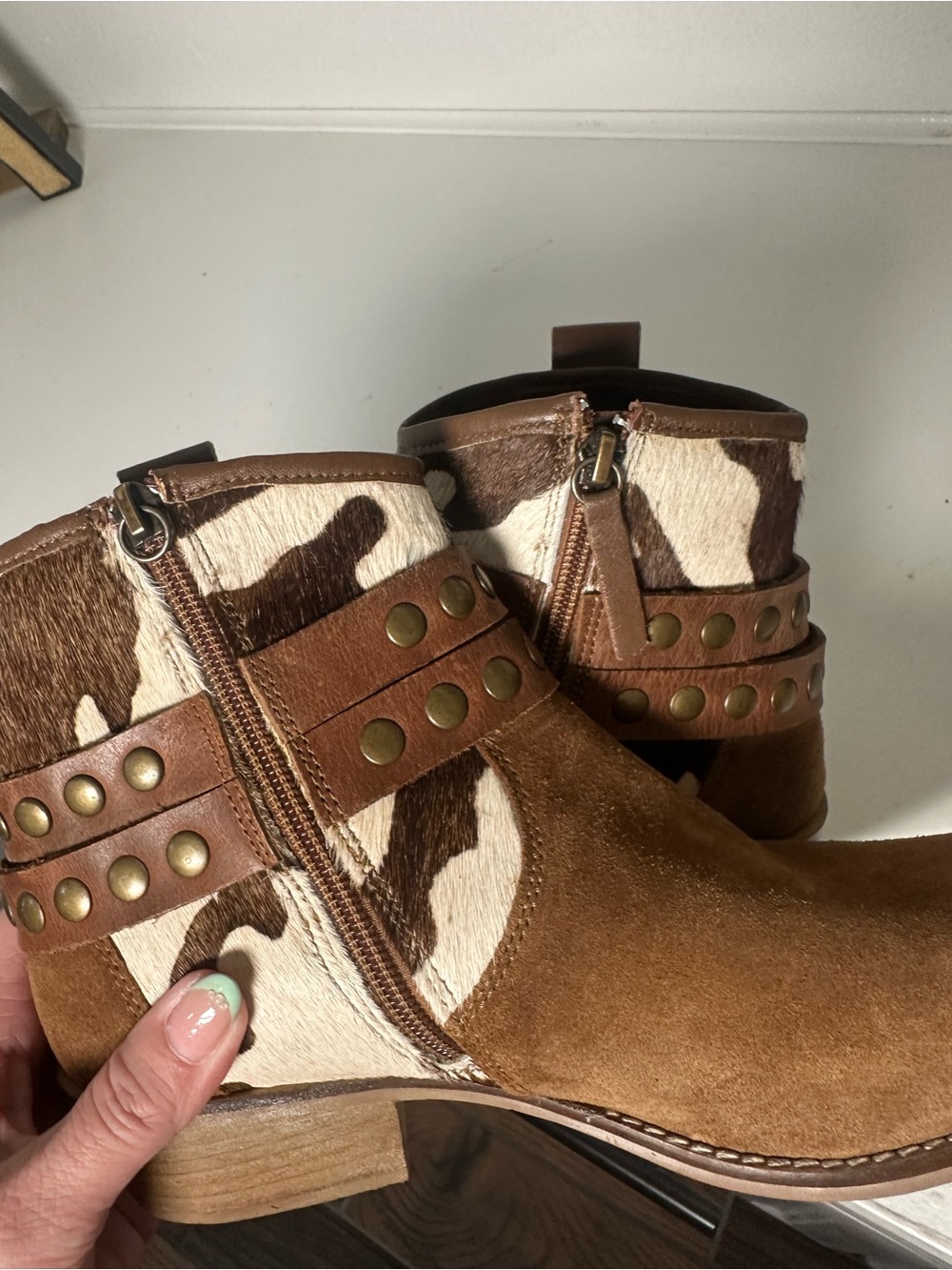 Shyanne Cow Hair Ankle Boots Womens 8.5 Brown Western Booties Studded Harness - Picture 9 of 9